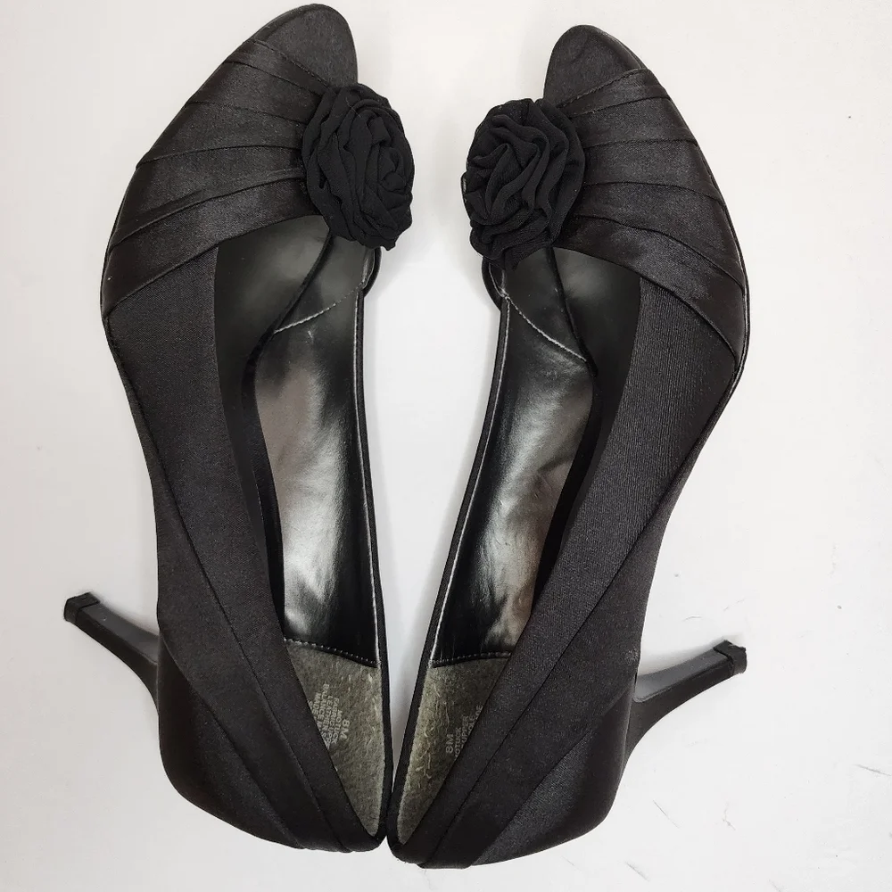 Mootsies Tootsies Black Peep Toe Bow Pumps 2.5